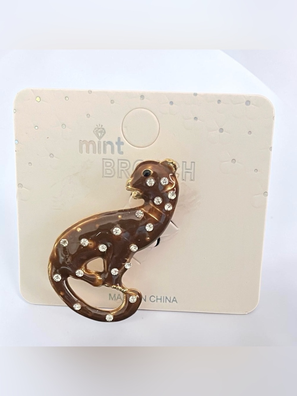 LEOPARD ENAMEL BROWN BROOCH ADORNED WITH CLEAR RHINESTONES